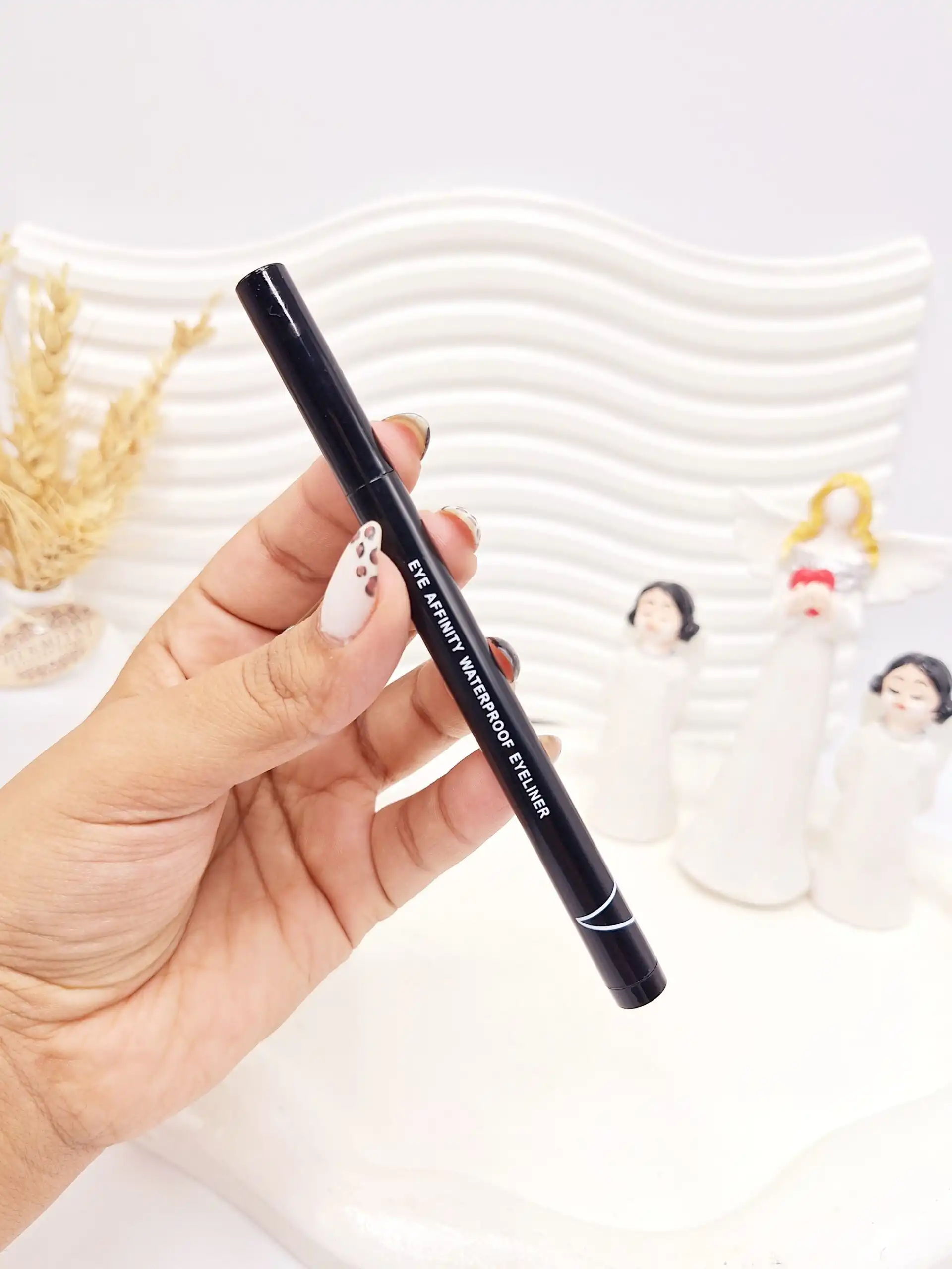 خط چشم ماژیکی بدنه مشکی شیگلم SHEGLAM