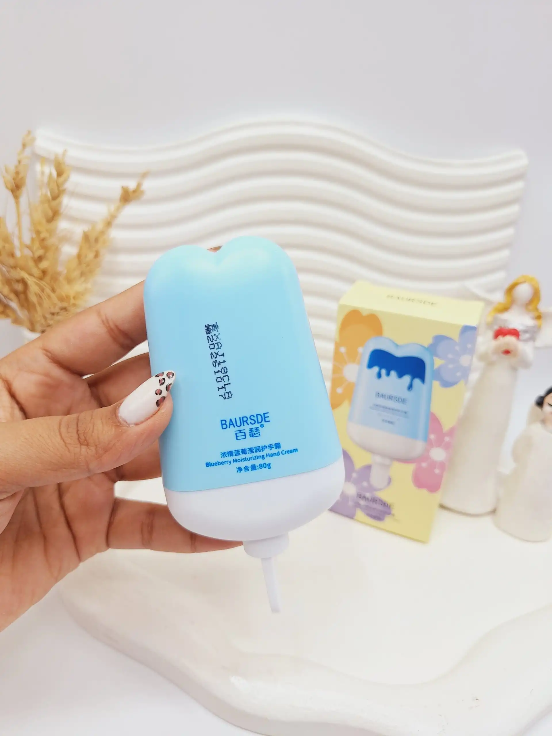 کرم دست مرطوب کننده و آبرسان طرح بستنی چوبی رنگ آبی BAURSDE کد 7297