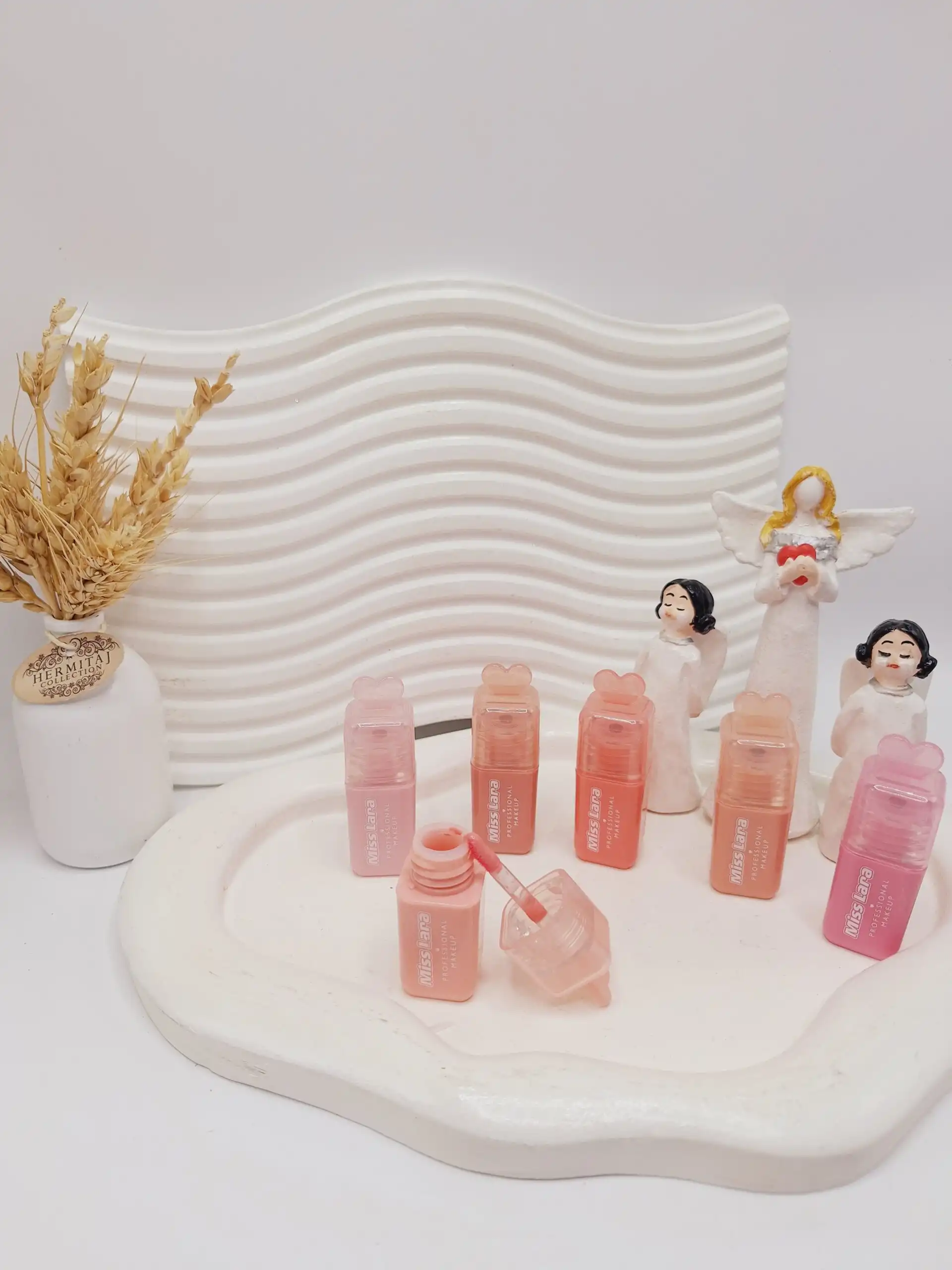 لیپ گلاس خیس قلبی برند Miss Lara کد 323