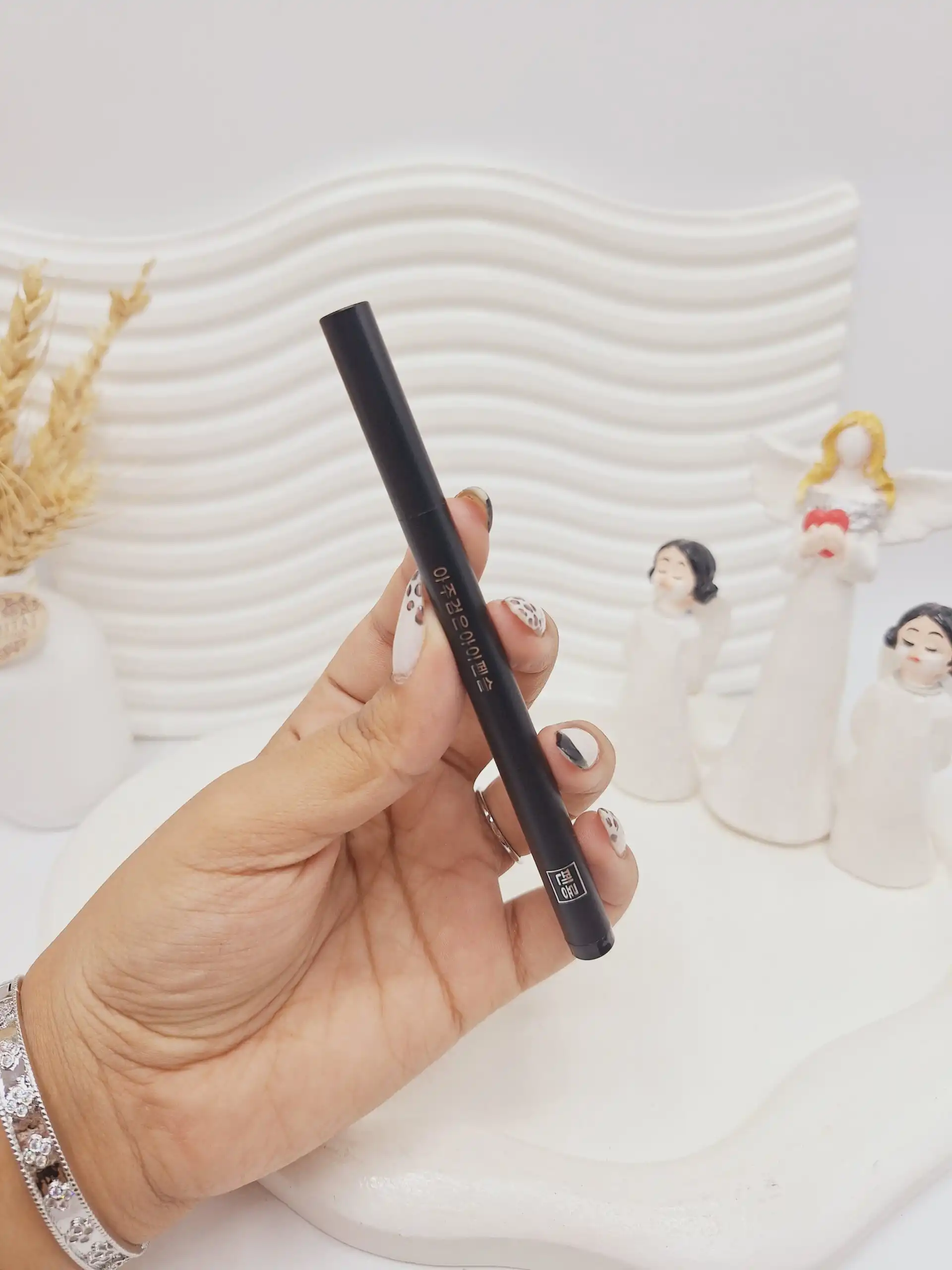 خط چشم مشکی ماژیکی برند چینی