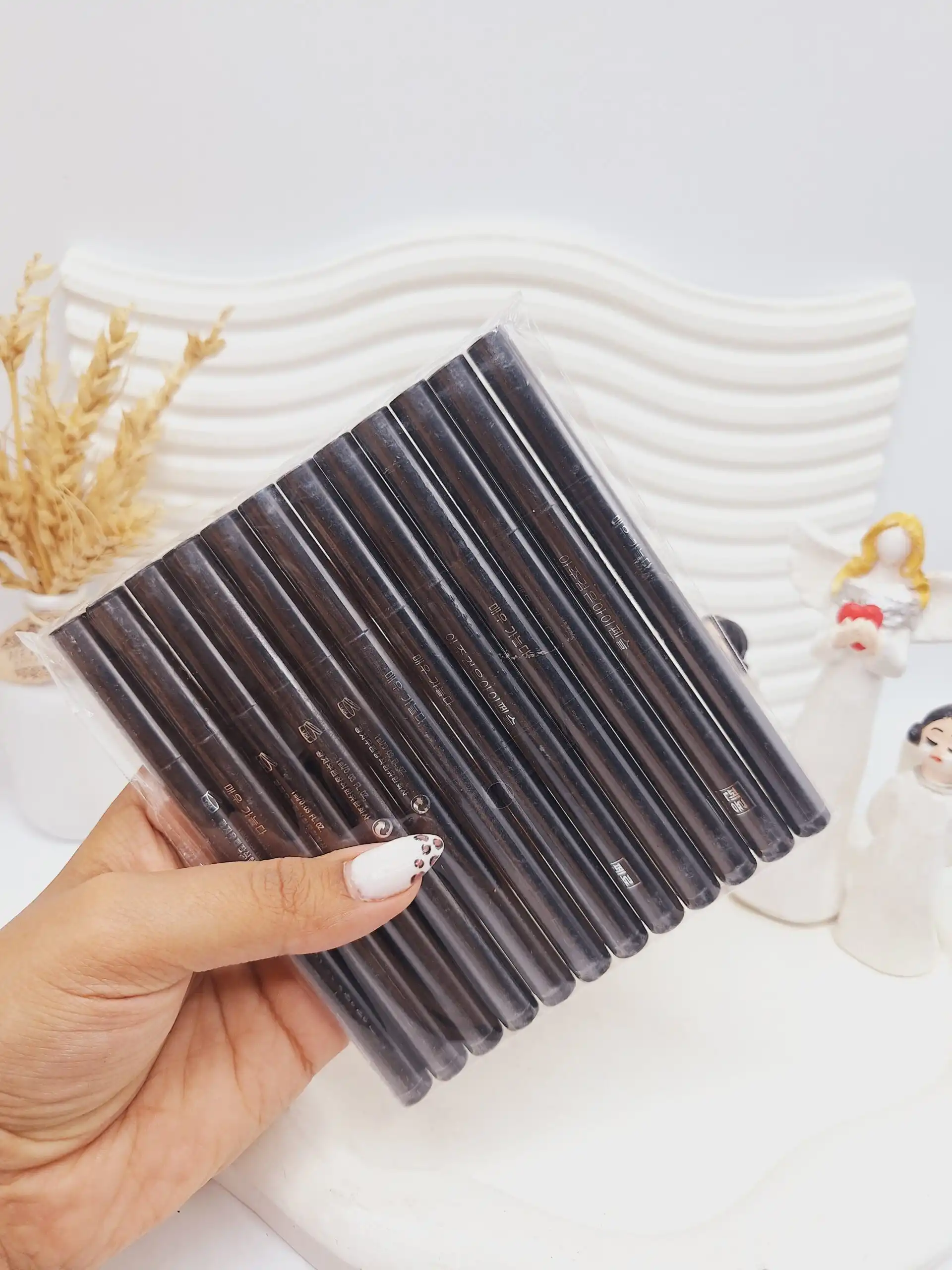 خط چشم مشکی ماژیکی برند چینی