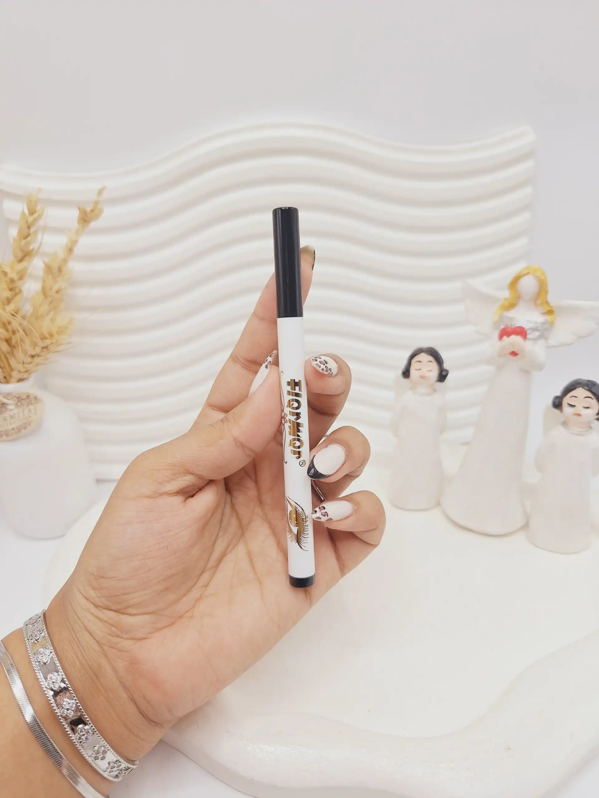 خط چشم ماژیکی رنگ مشکی فلورمار کد 6584