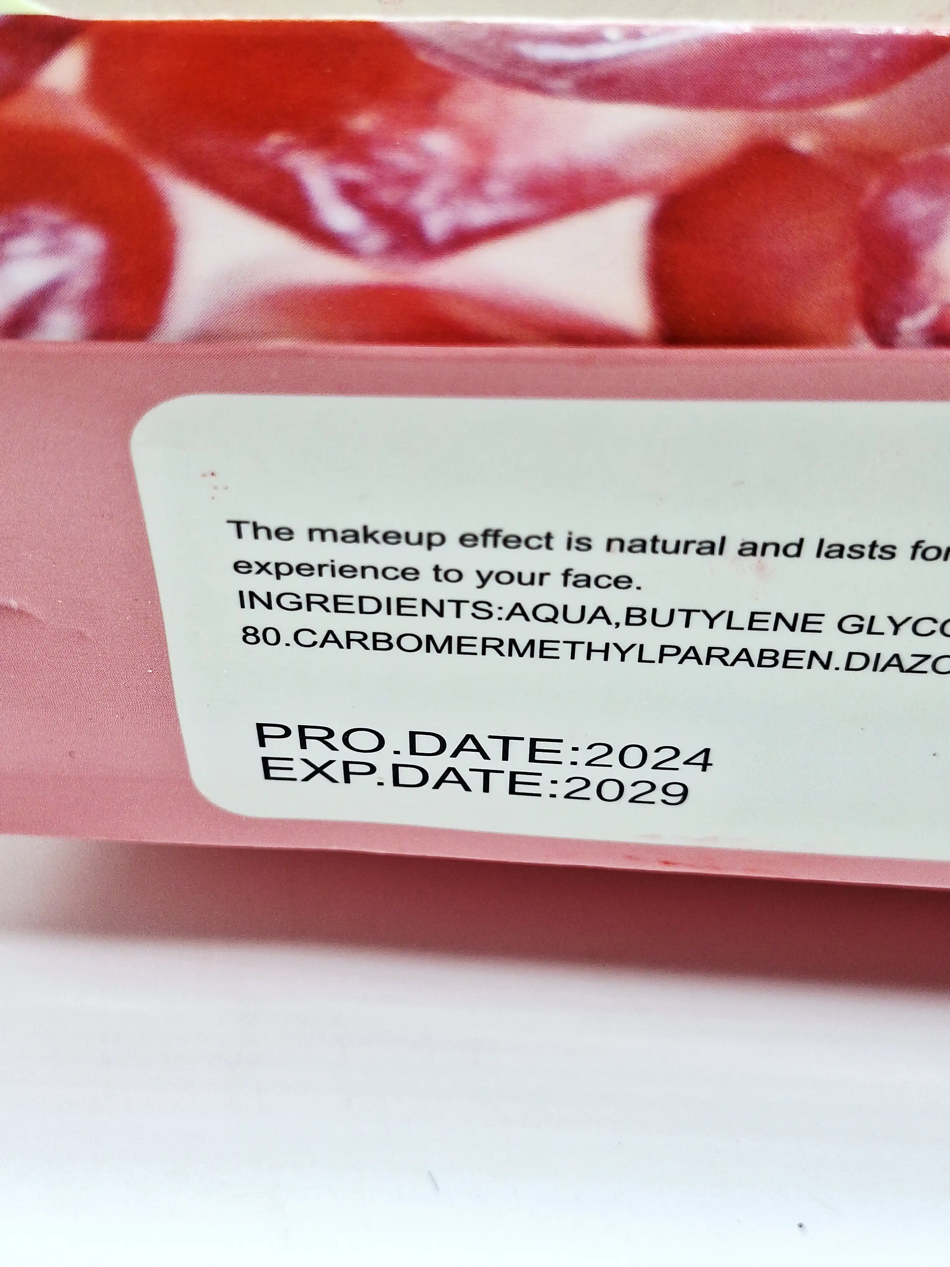 رژگونه پودری انار مدل پد دار برند HUKJABEAUTY کد 718