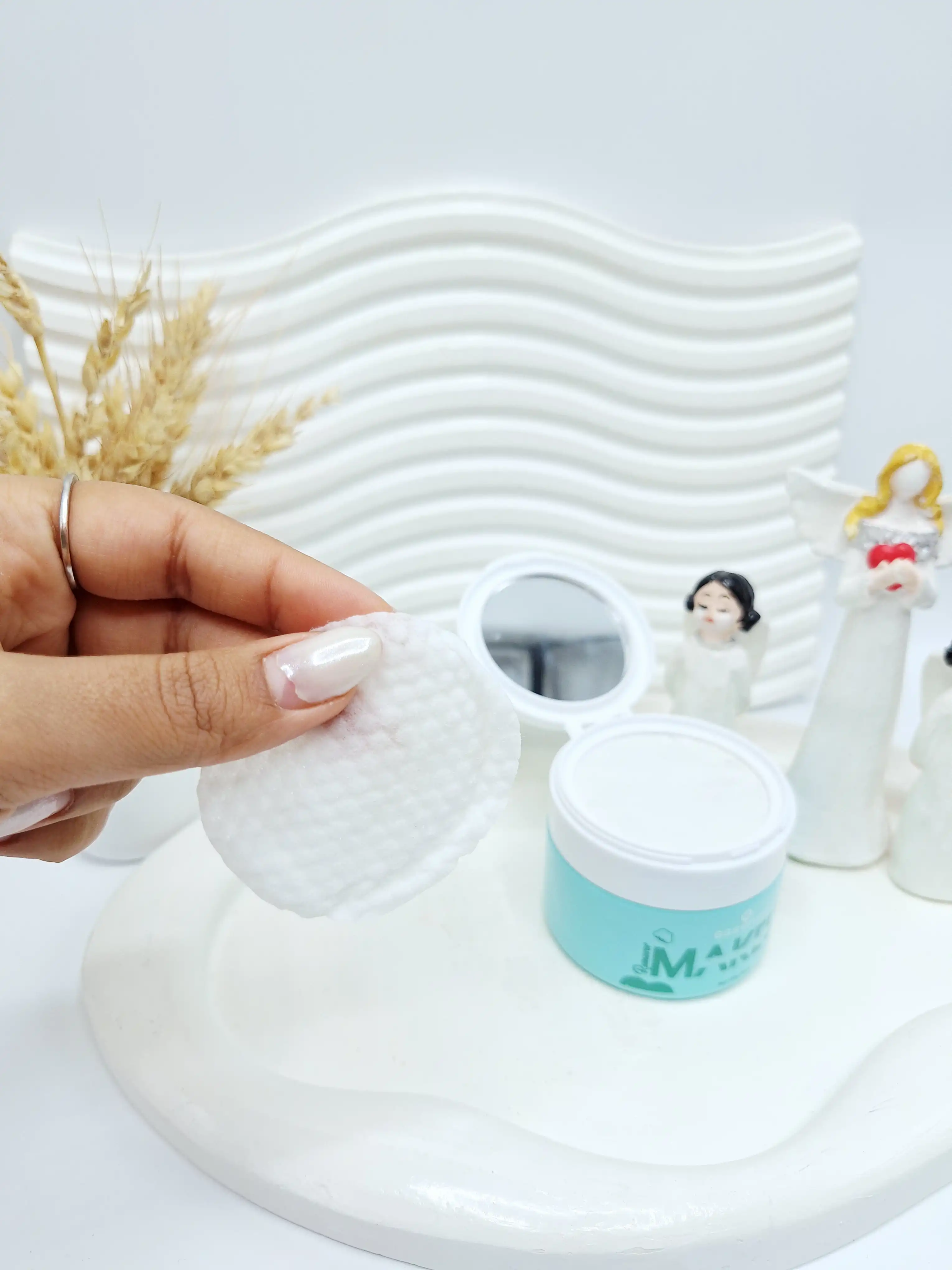 پد آغشته به مواد آرایش پاک کن رایحه آلوئه ورا اسنس کد 801