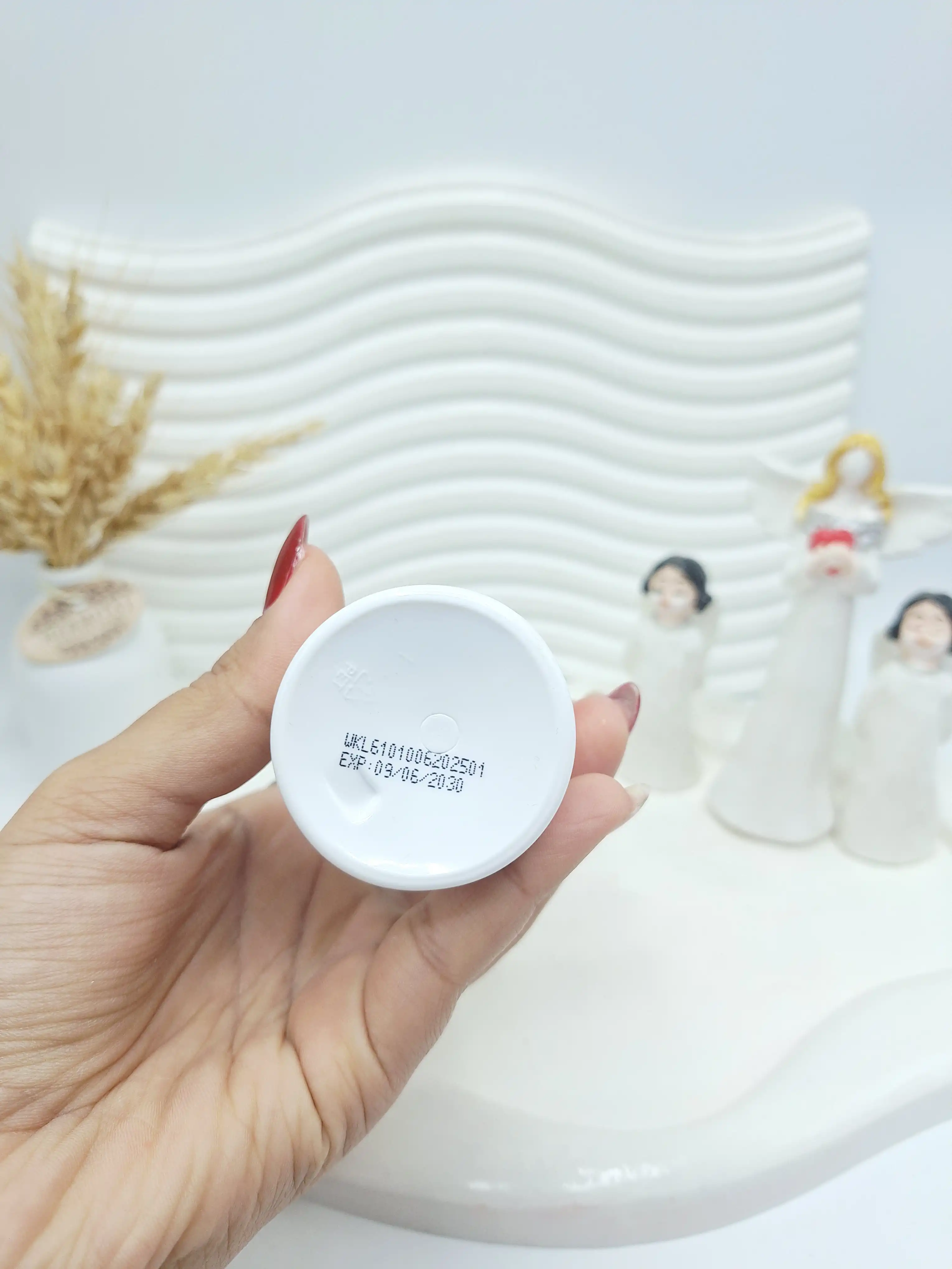 اسپری سفید کننده حاوی ضد آفتاب شیر الاغ برند وکالی اصلی کد 3048 (جلد صورتی)