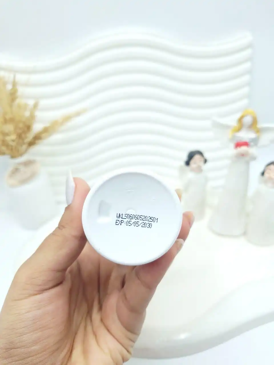 اسپری سفید کننده حاوی ضد آفتاب شیر الاغ برند وکالی اصلی کد 3049 (جلد آبی)