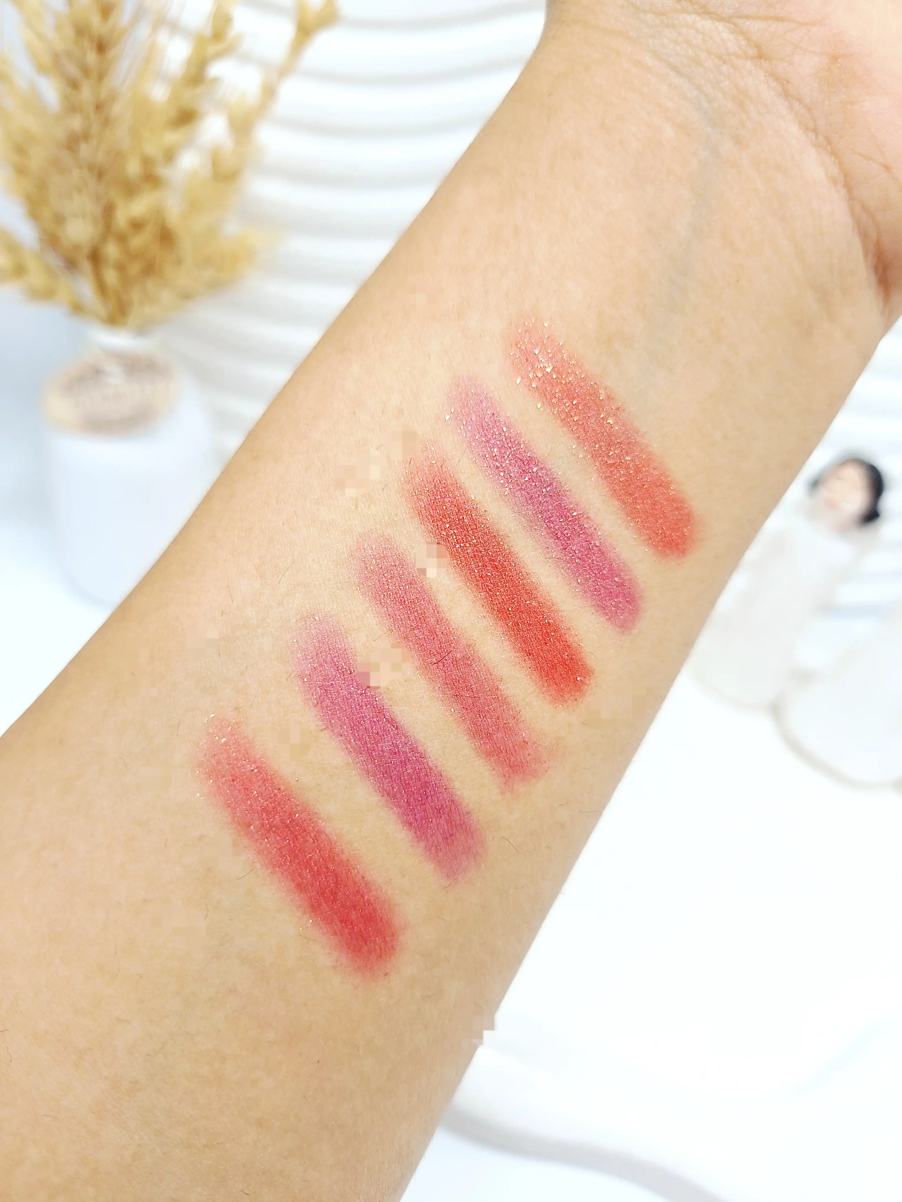 پک 6 تایی رژ جامد شاین دار پوکه نقره ای برند کویین بیوتی کد 201