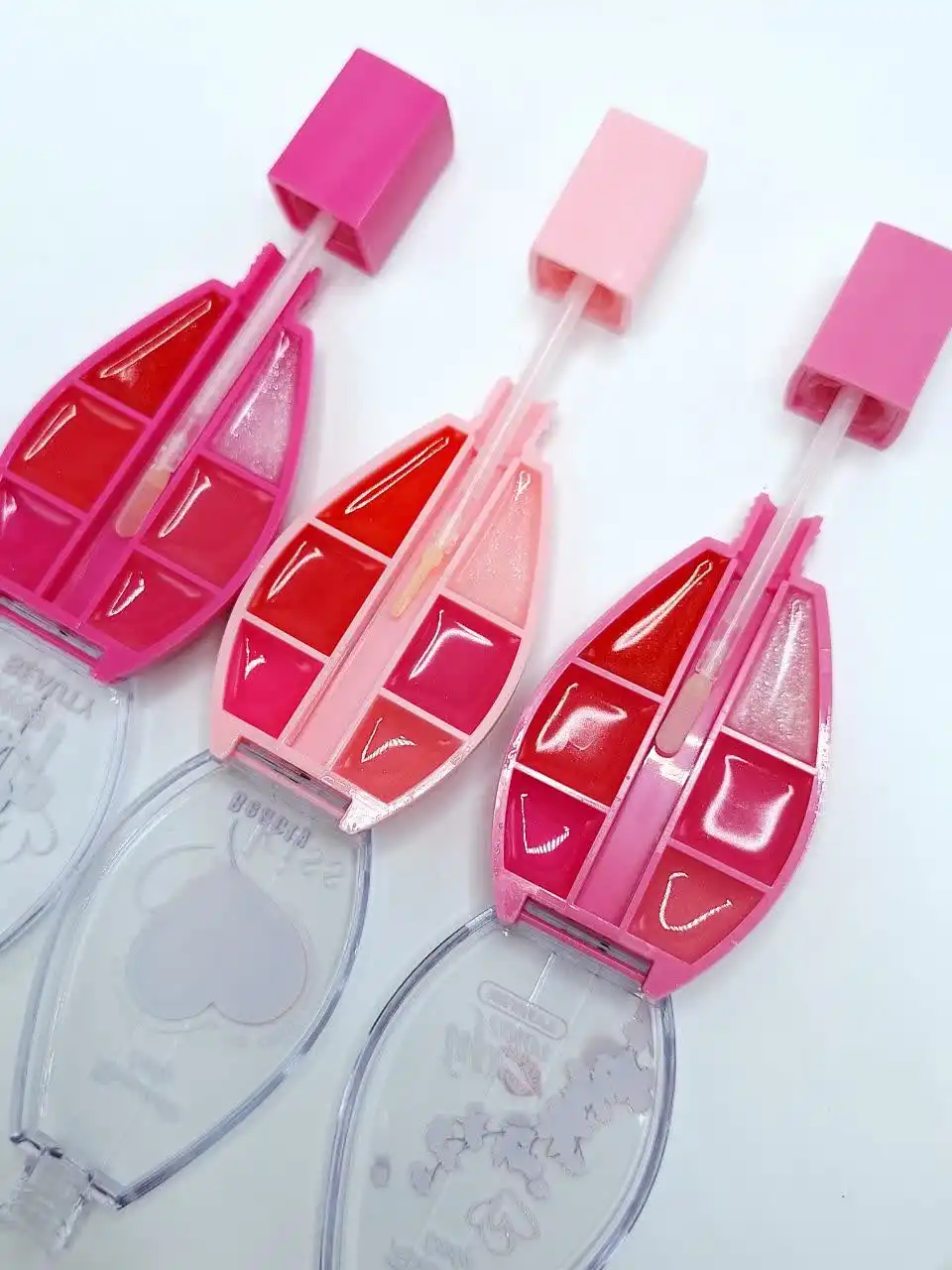 پالت 6 تایی رژ و لیپ گلاس ادکلنی همراه با اپلیکاتور برند رمانتیک لیدی کد 625