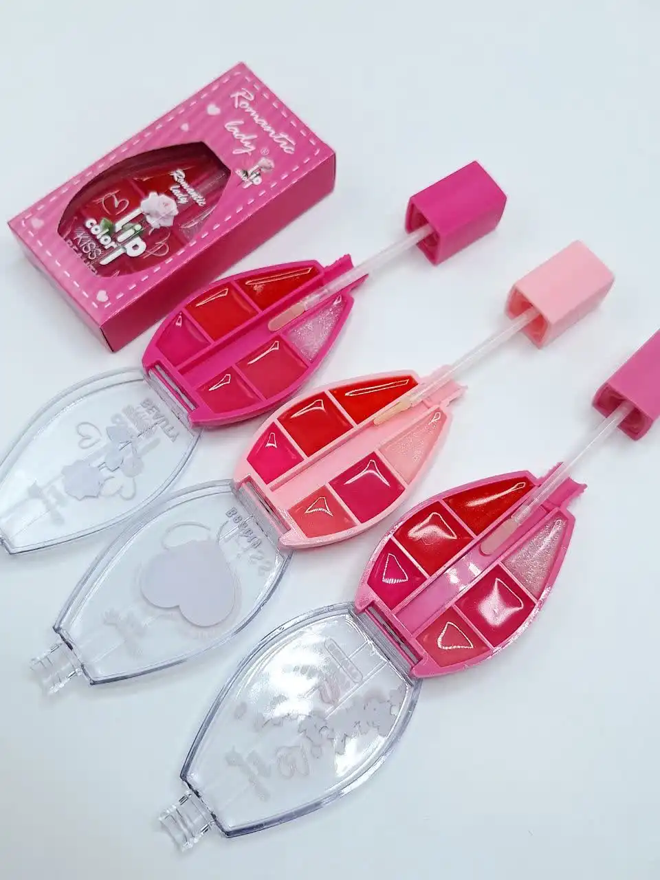 پالت 6 تایی رژ و لیپ گلاس ادکلنی همراه با اپلیکاتور برند رمانتیک لیدی کد 625