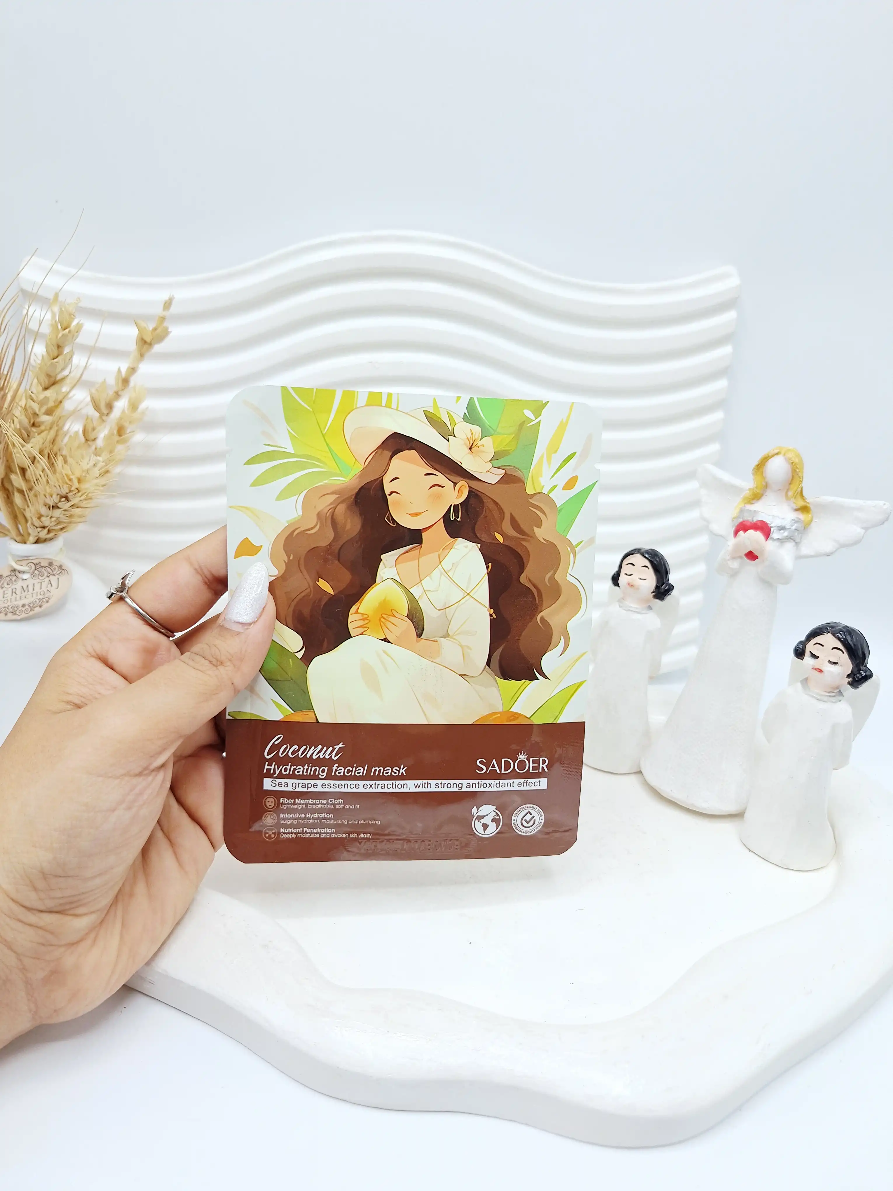 ماسک ورقه ای آبرسان رایحه نارگیل طرح دختر برند SADOER کد 7510