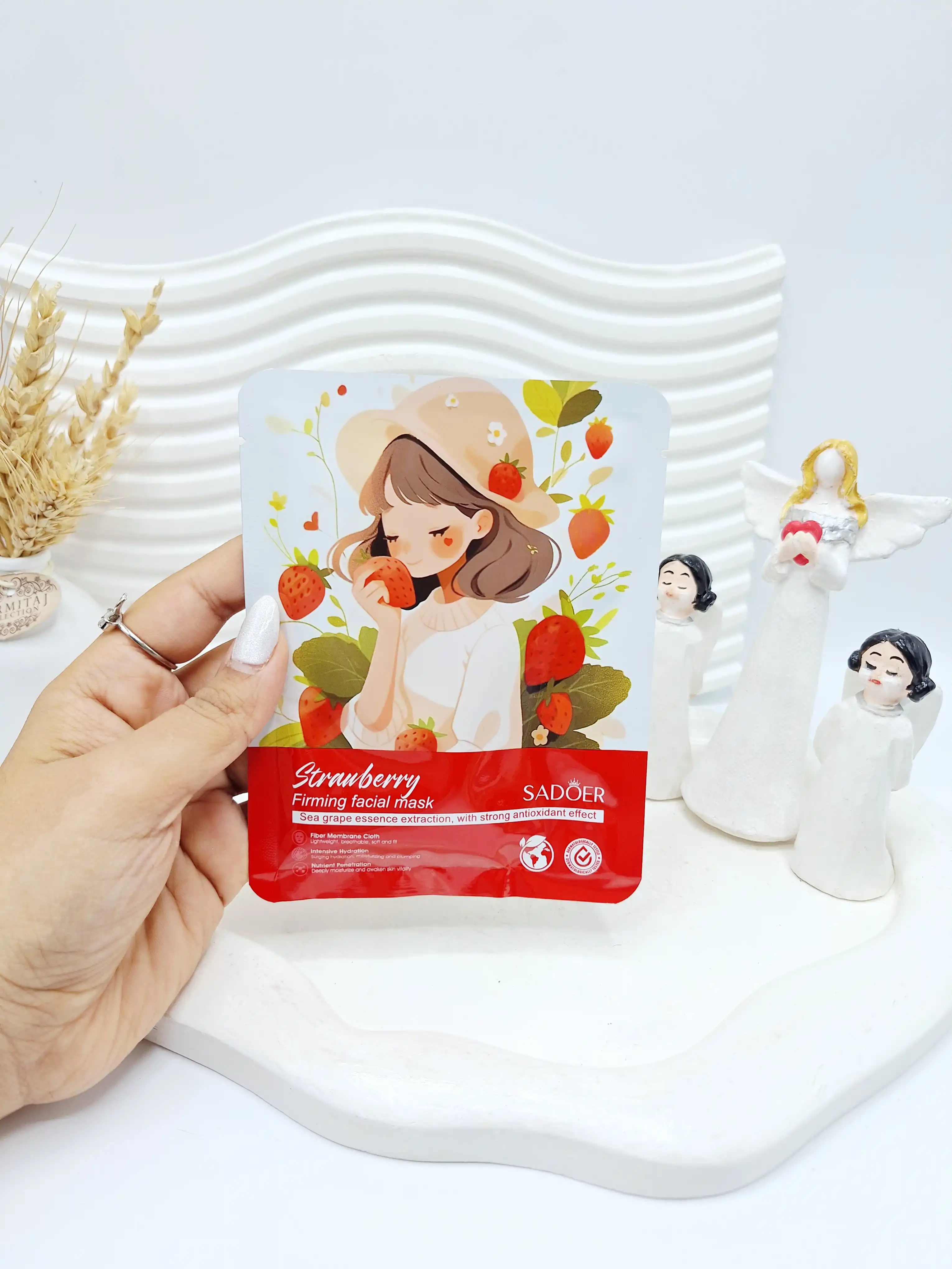 ماسک ورقه ای آبرسان رایحه توت فرنگی طرح دختر برند SADOER کد 6438