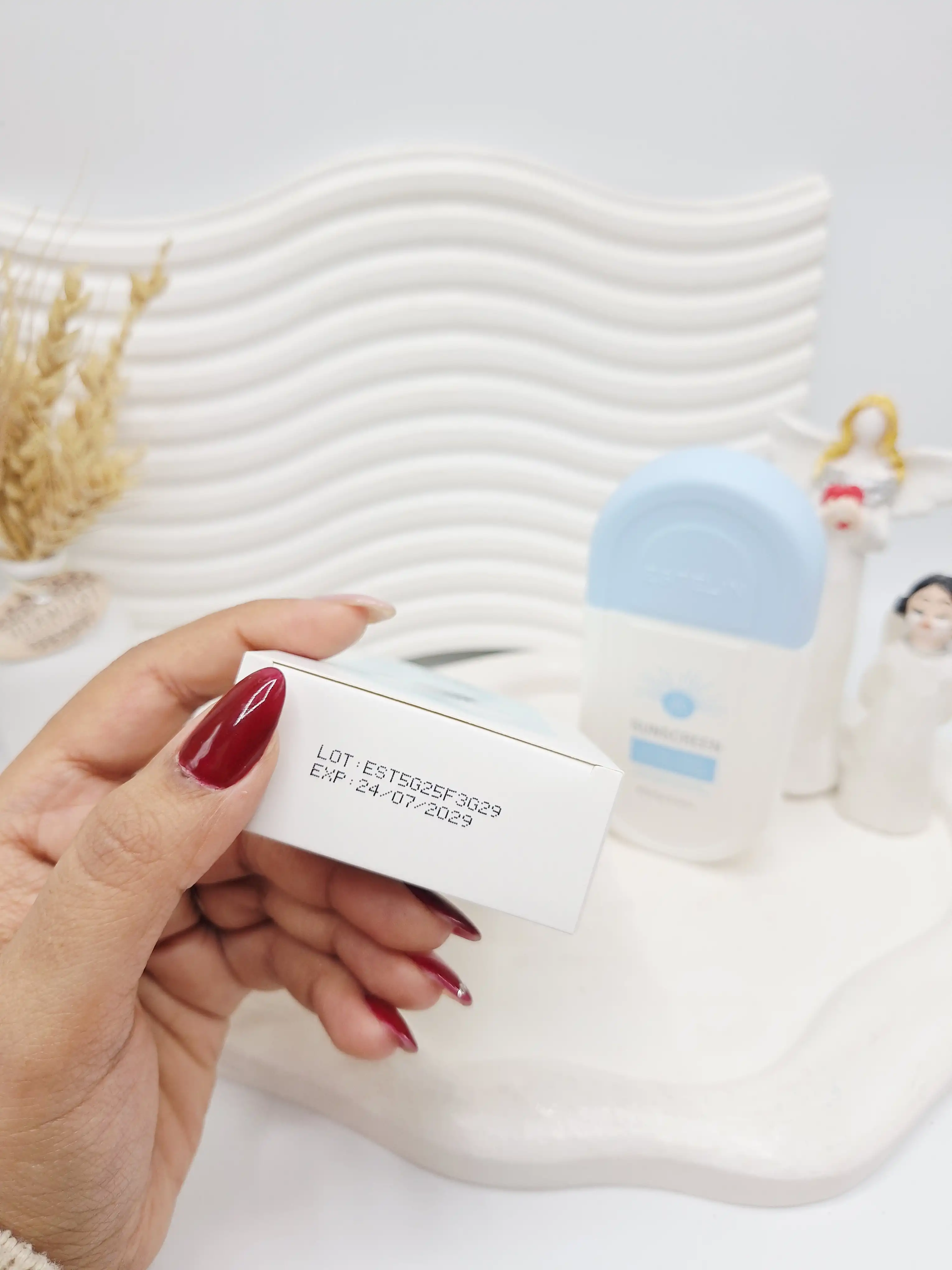 کرم ضد آفتاب بی رنگ استلین 80 SPF مدل ultra کارتن آبی اصلی کد 4565