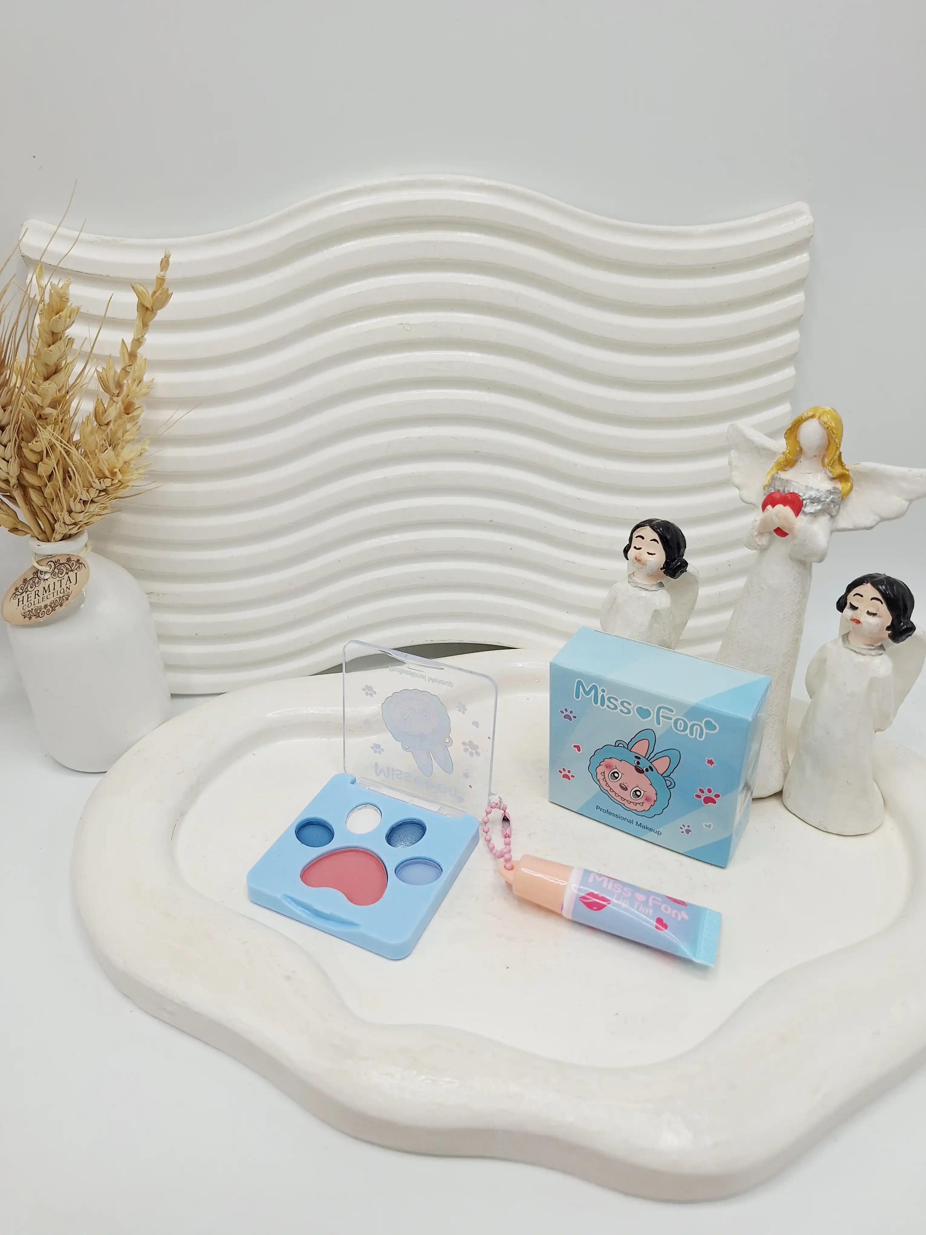 کیت 3 کاره پرطرفدار لبوبو شامل سایه چشم رژگونه و لیپ گلاس تیوپی