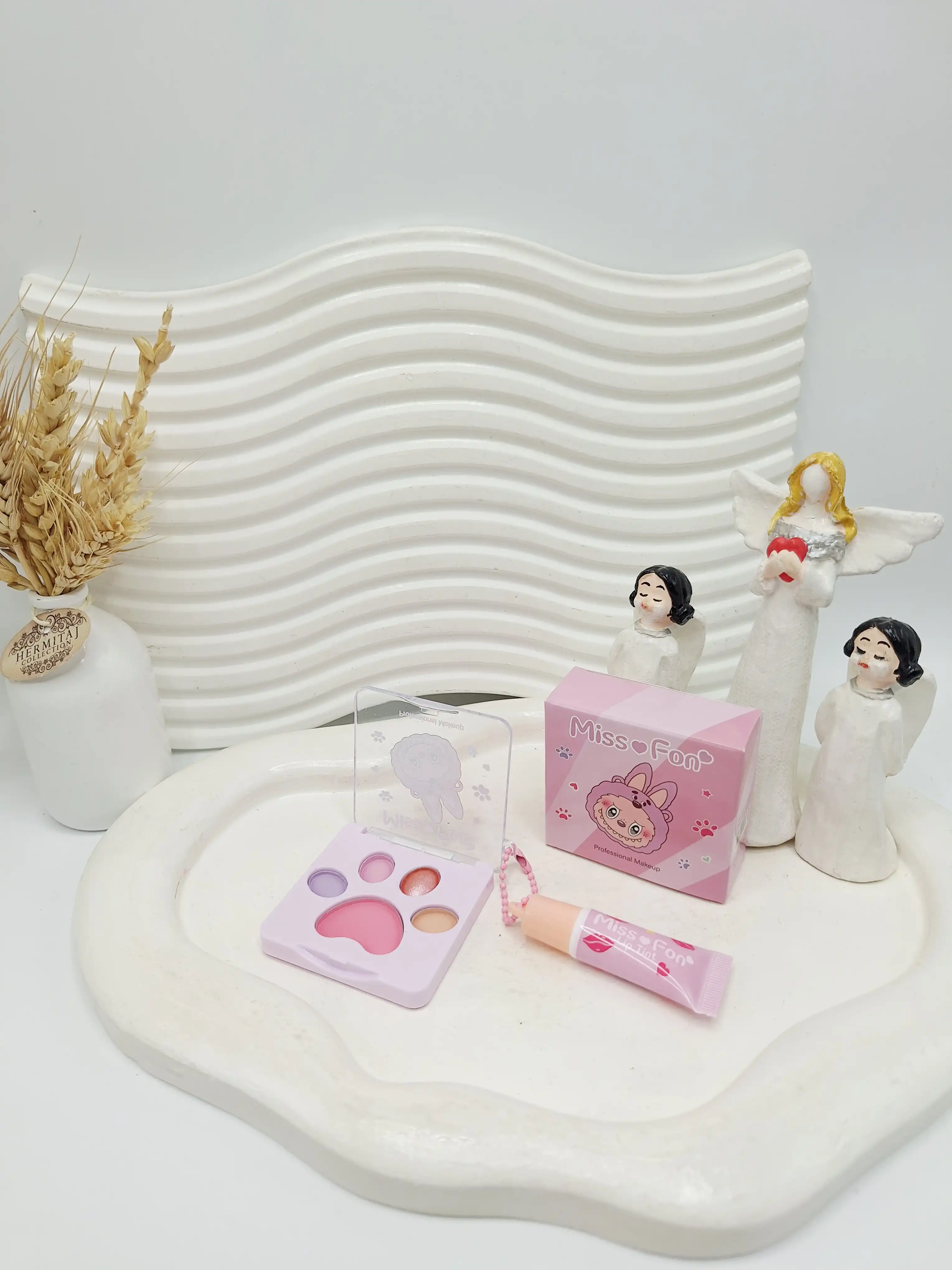 کیت 3 کاره پرطرفدار لبوبو شامل سایه چشم رژگونه و لیپ گلاس تیوپی