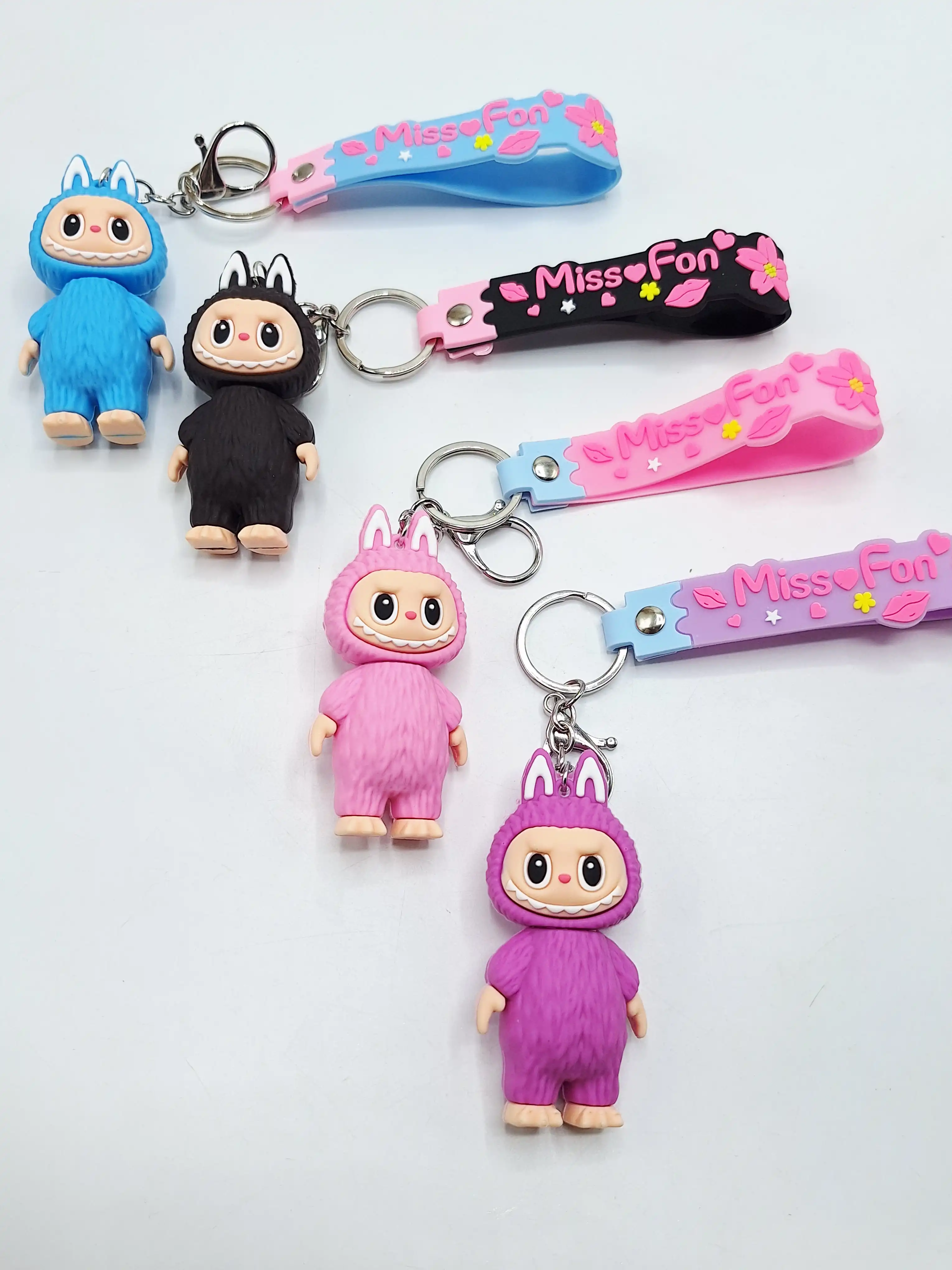 لیپ گلاس طرح عروسک لبوبو جذاب و ترند مدل جاکلیدی دار