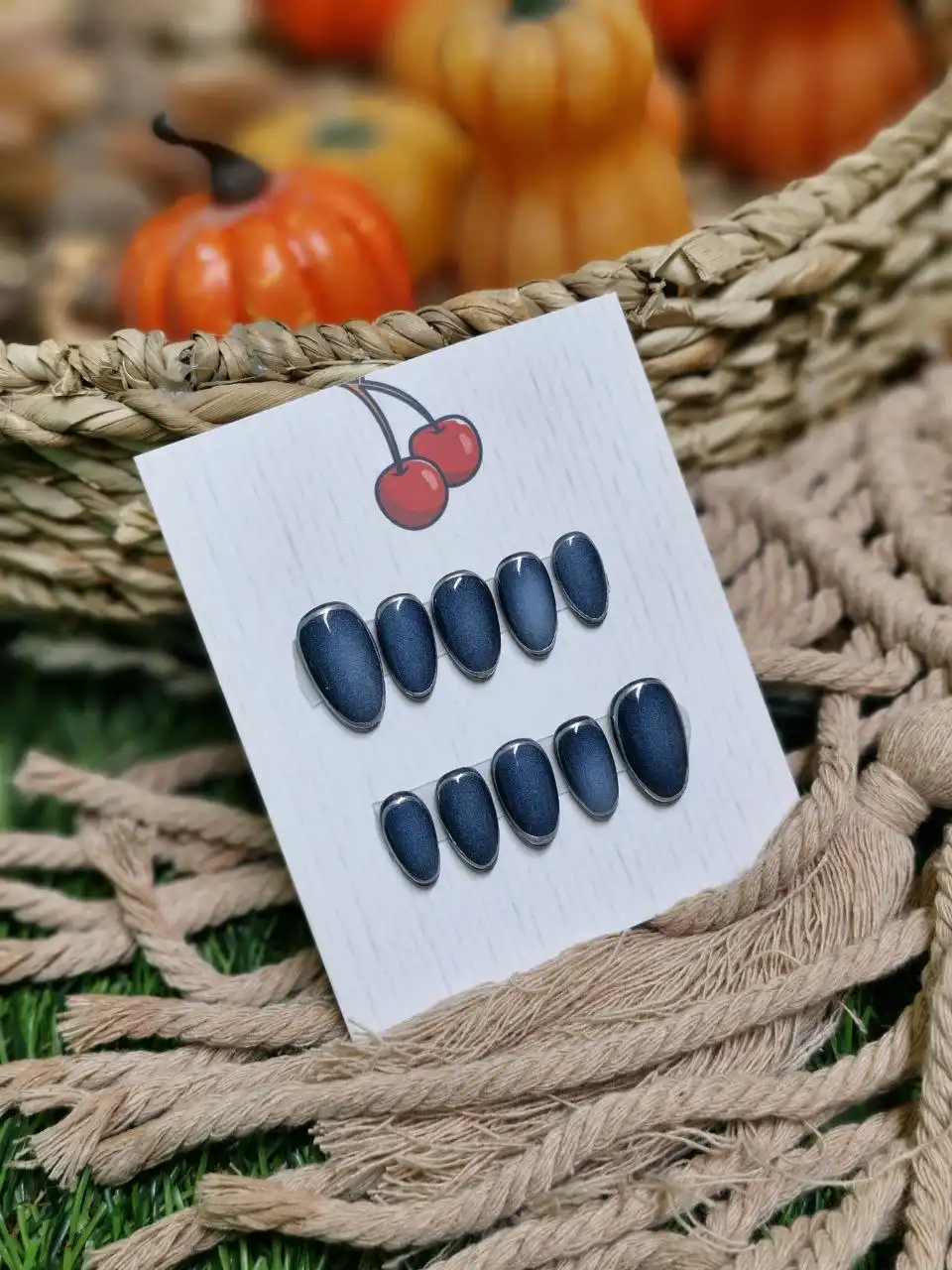 ناخن مصنوعی دست ساز با مواد کاشت مدل  آمبره روسی نوار نقره ای (به همراه پک اختصاصی)