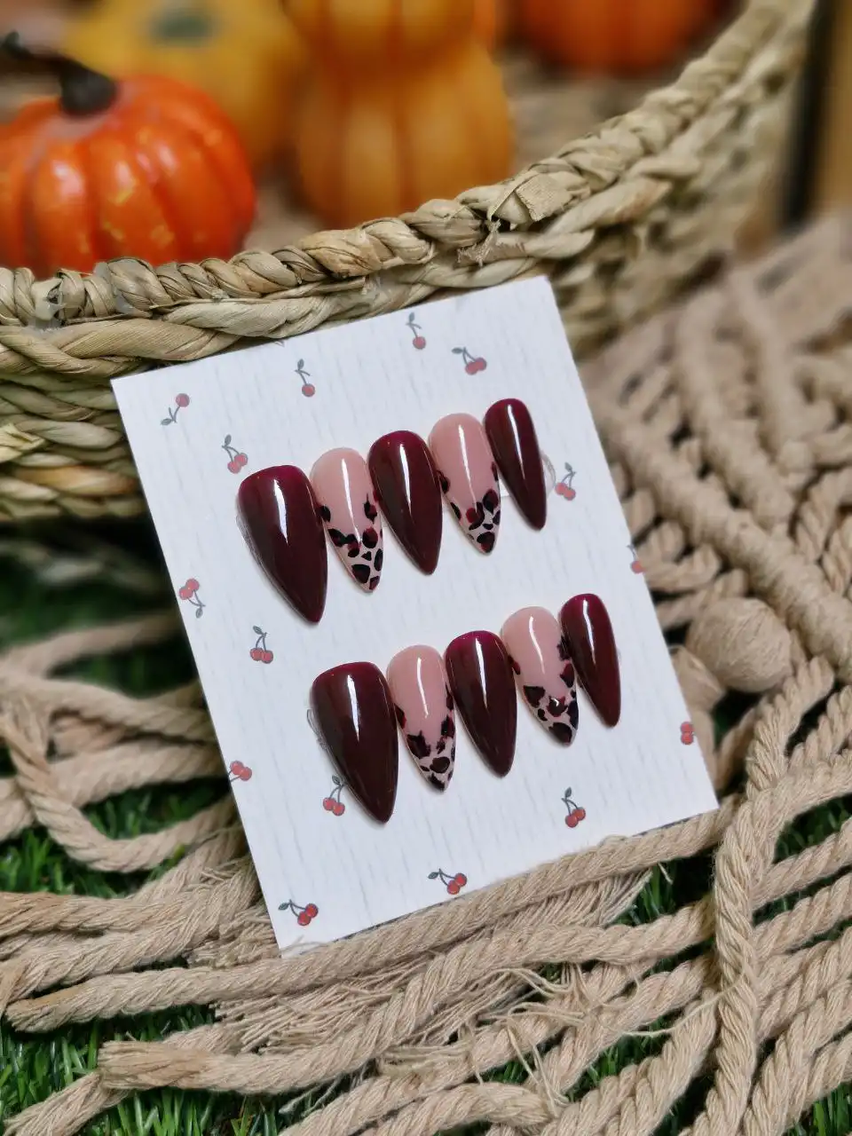 ناخن مصنوعی دست ساز با مواد کاشت مدل چری پلنگی ترند  (به همراه پک اختصاصی)