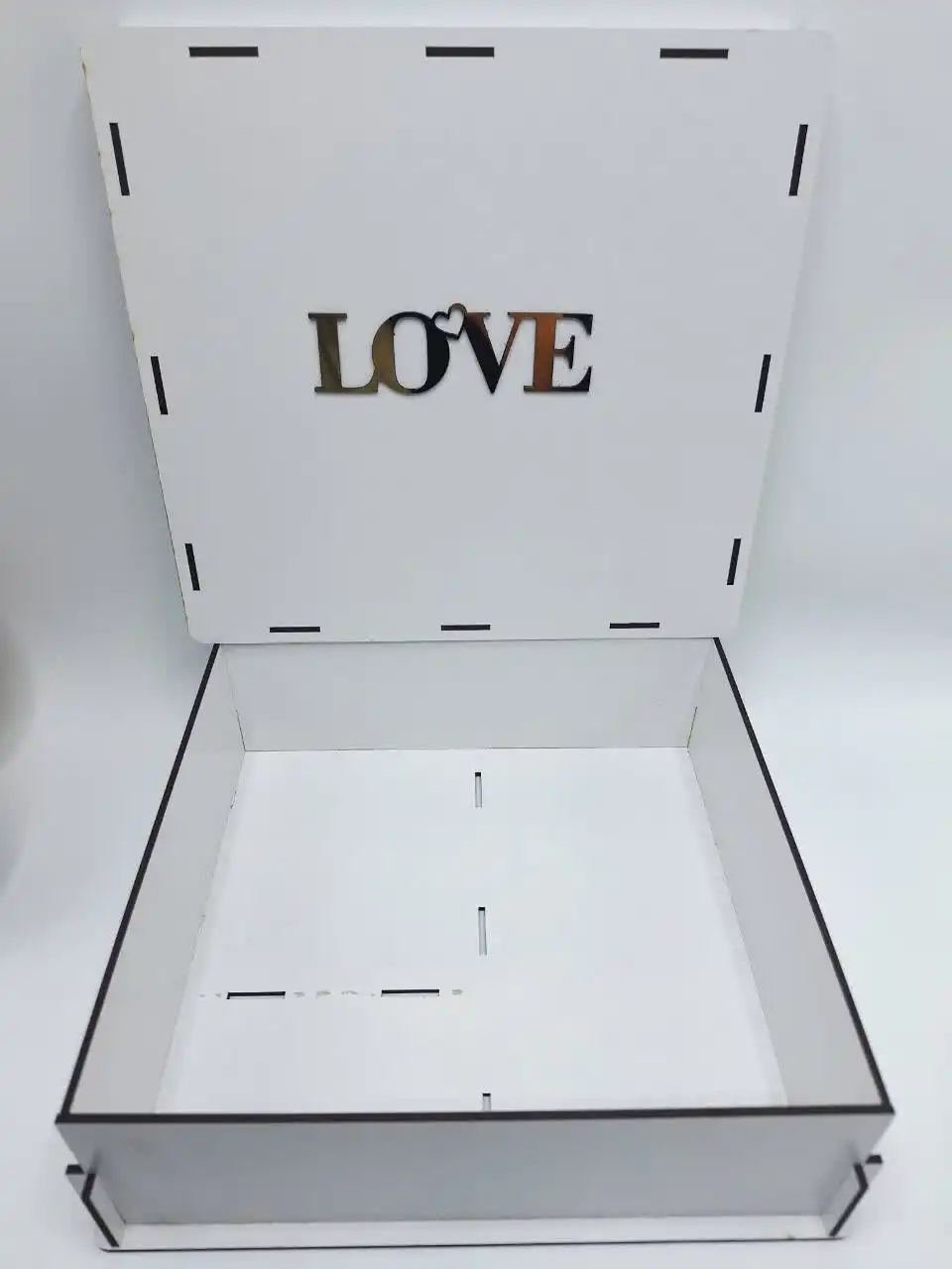 باکس چوبی طرح LOVE رنگ سفید مناسب کادو و پک آرایشی