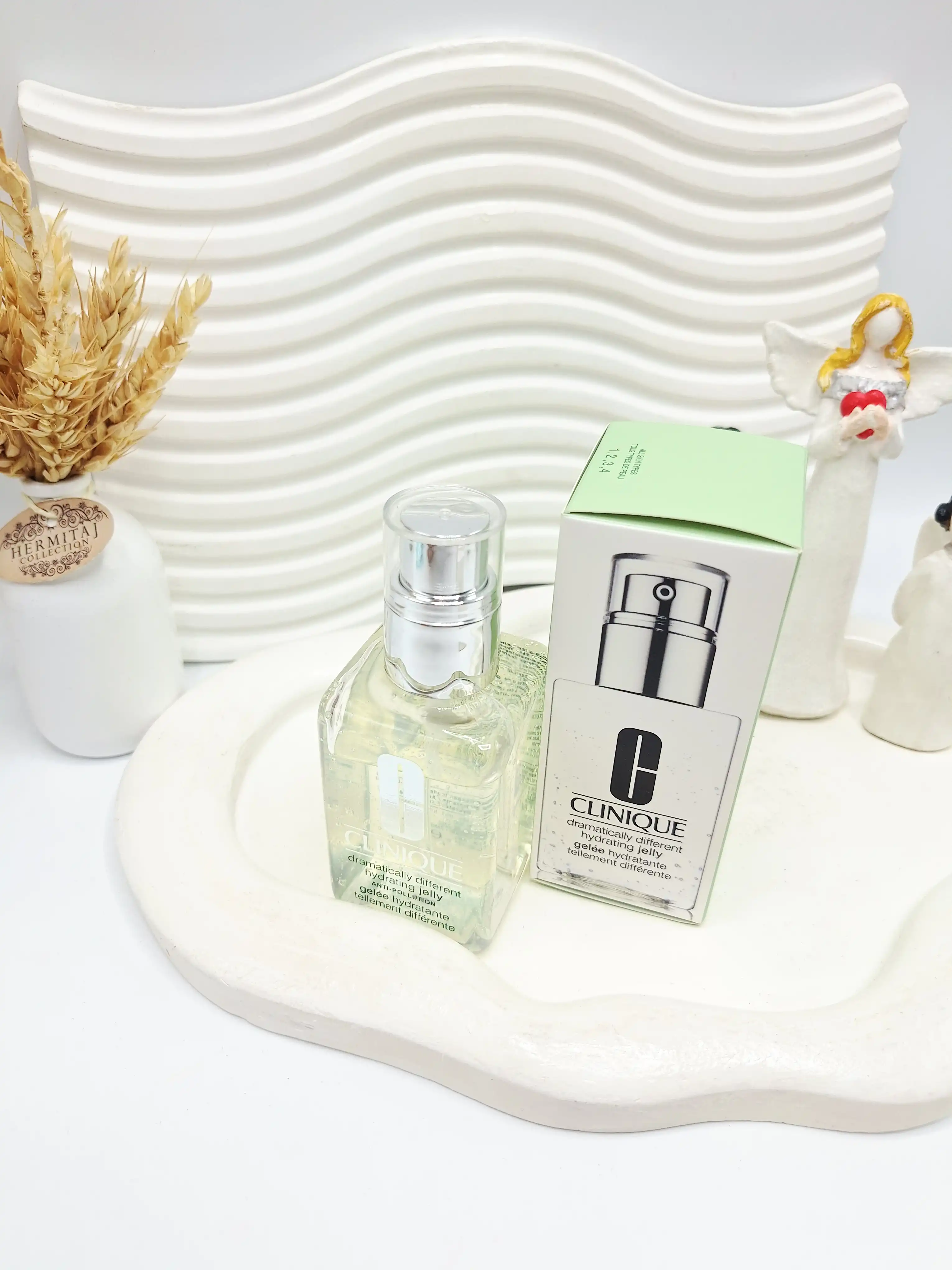 ژل آبرسان تخصصی کلینیک سری Dramatically Different مدل ضد آلودگی های کپی امارات کد ۳۹۴۷