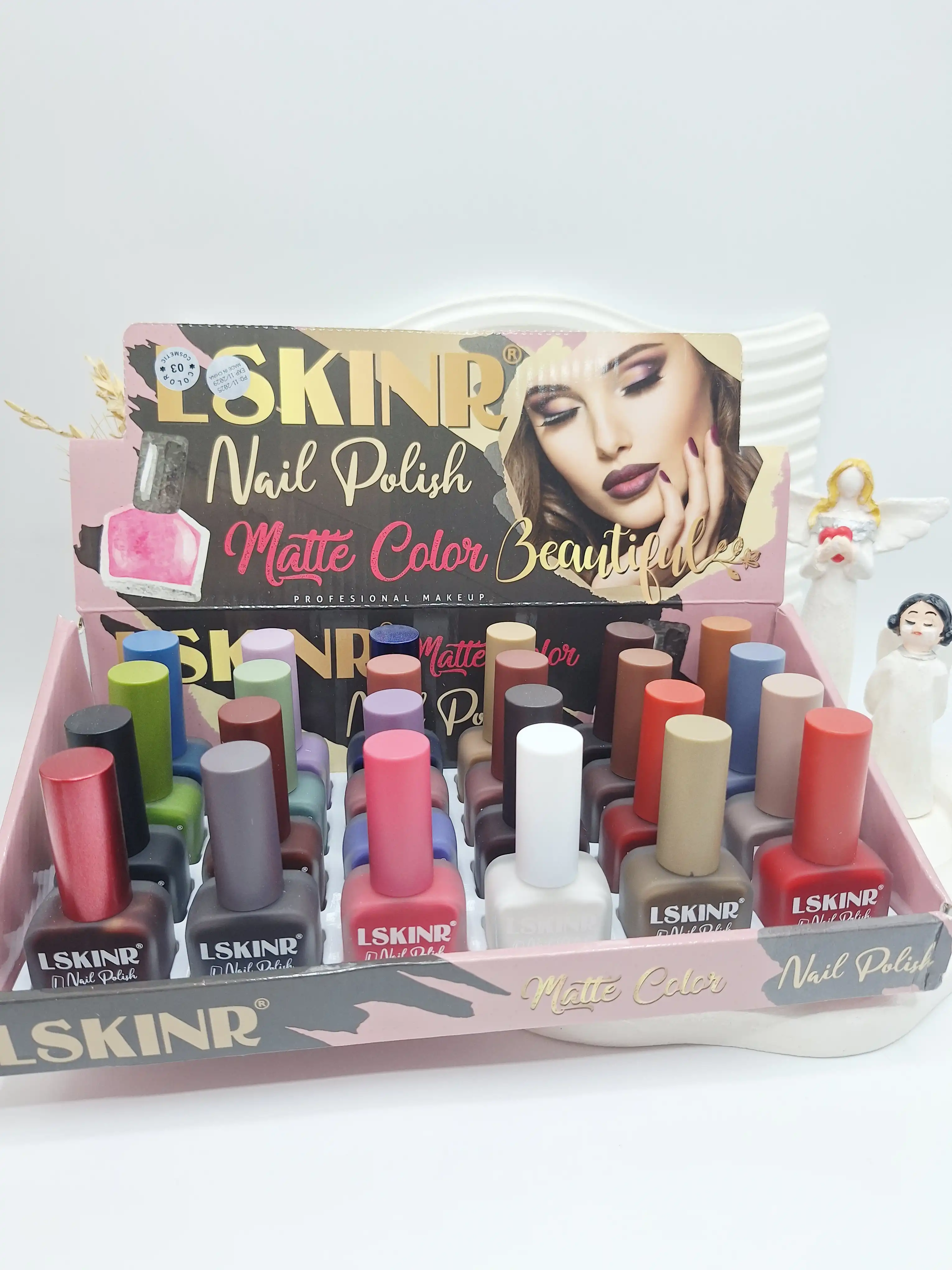 لاک ناخن پرطرفدار مدل مات برند  LSKINR کد