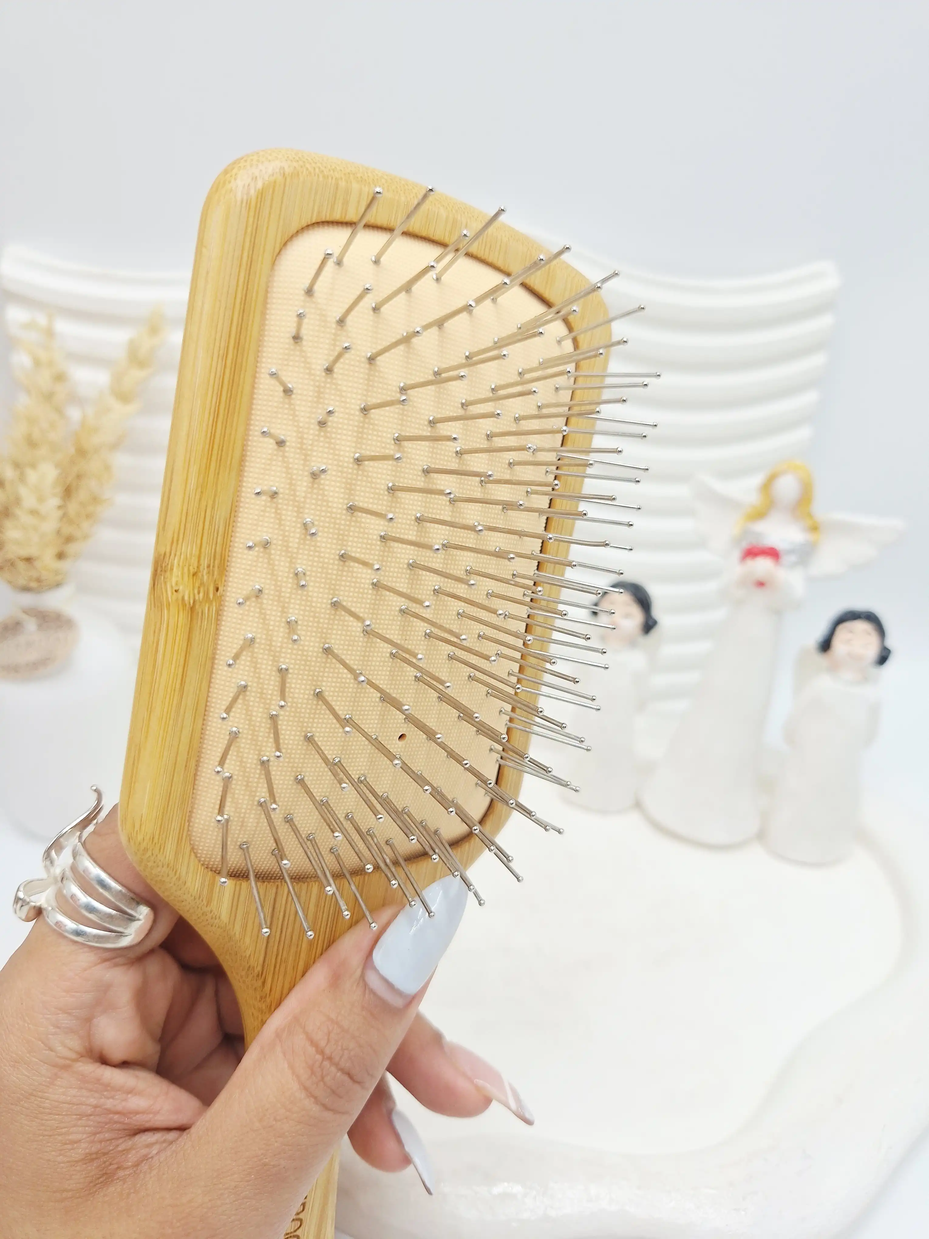 برس مو چوبی دندانه آهنی مدل مستطیلی رنگ کرم