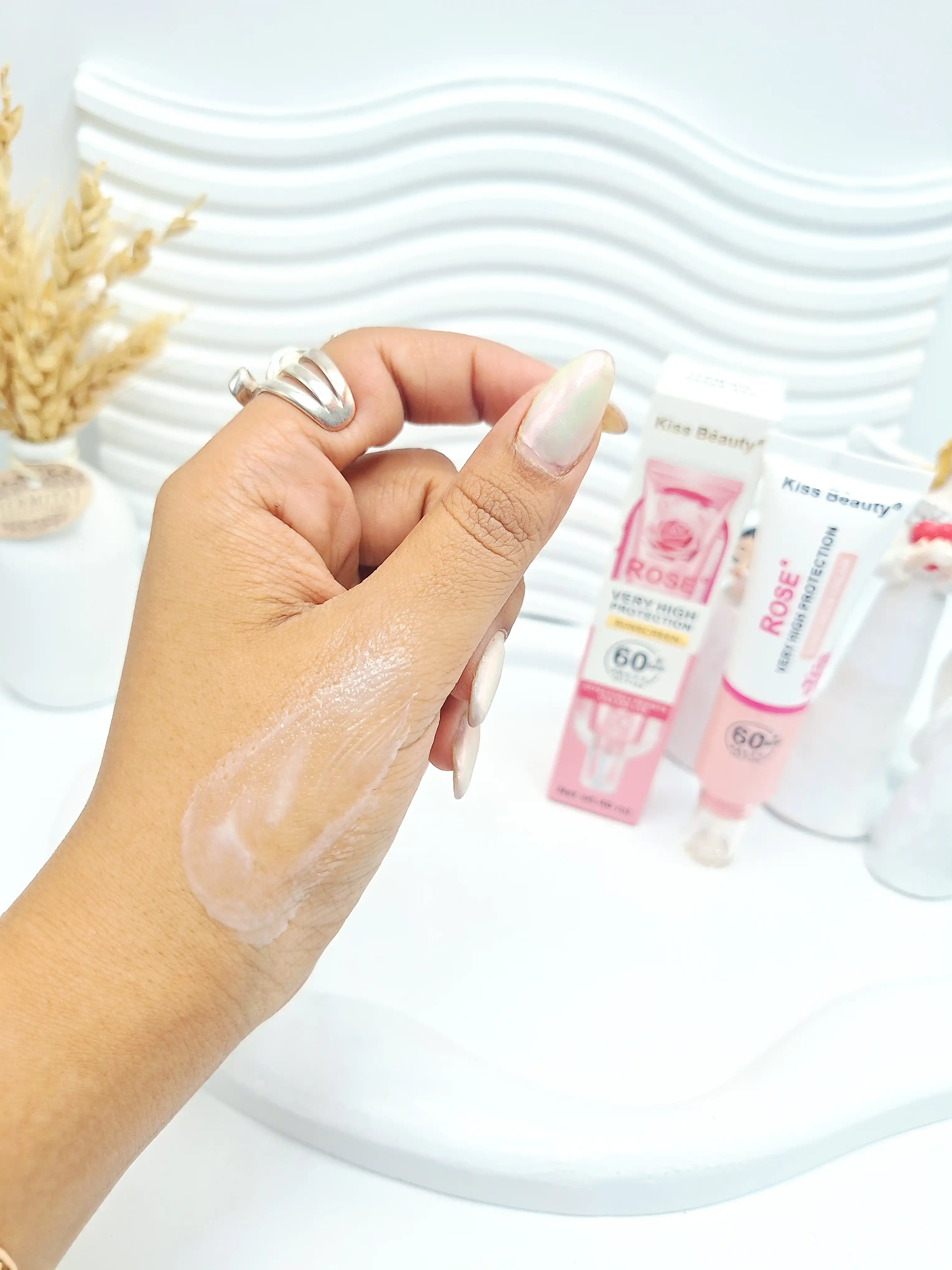 ضد آفتاب تیوپی گل رز SPF 60 برند کیس بیوتی کد 6988