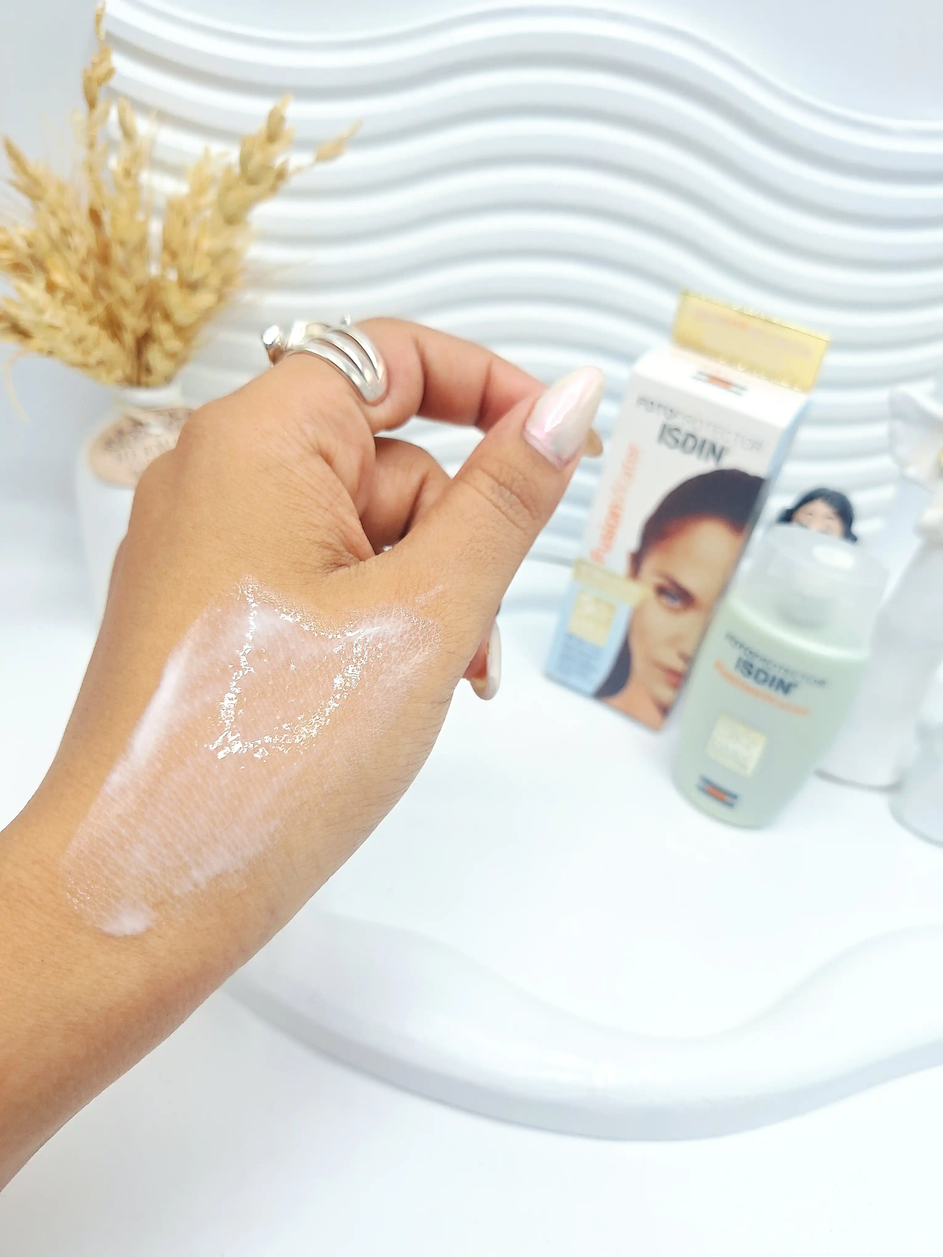 ضد آفتاب مناسب پوست چرب ومختلط SPF 50 برند فیوژن ایزدین کد 8577