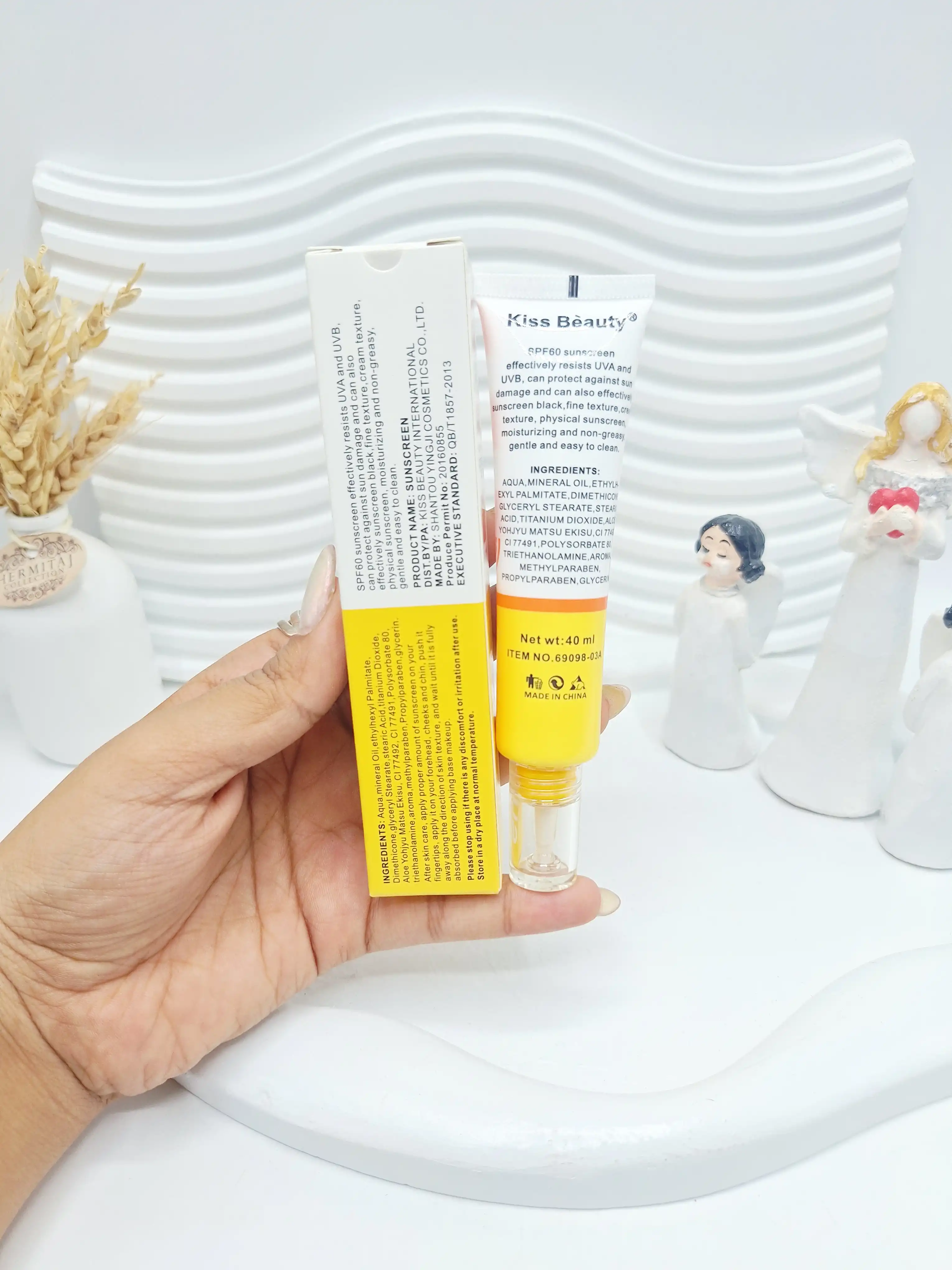 ضد آفتاب تیوپی ویتامین سی SPF 60 برند کیس بیوتی کد 6964