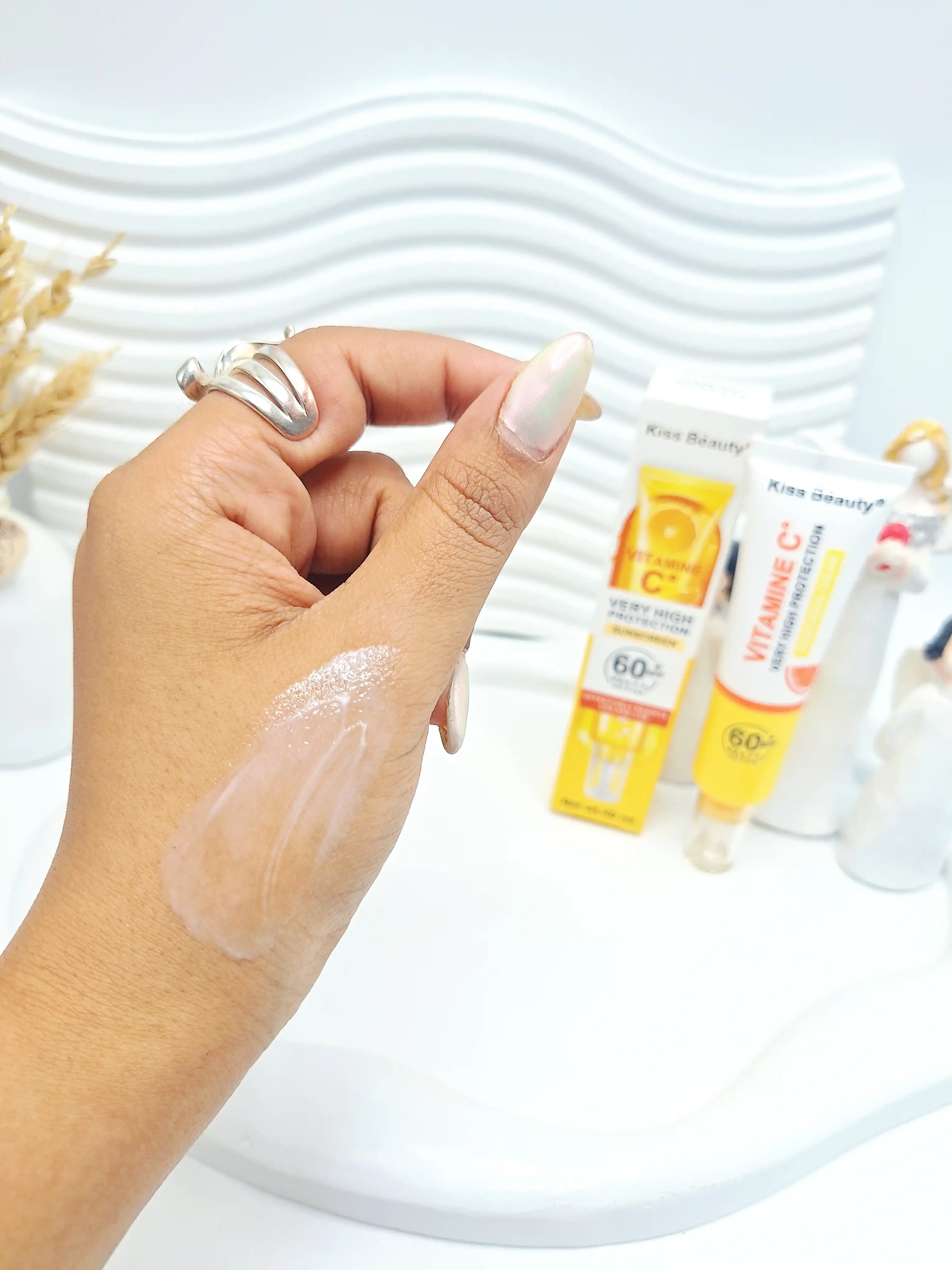 ضد آفتاب تیوپی ویتامین سی SPF 60 برند کیس بیوتی کد 6964