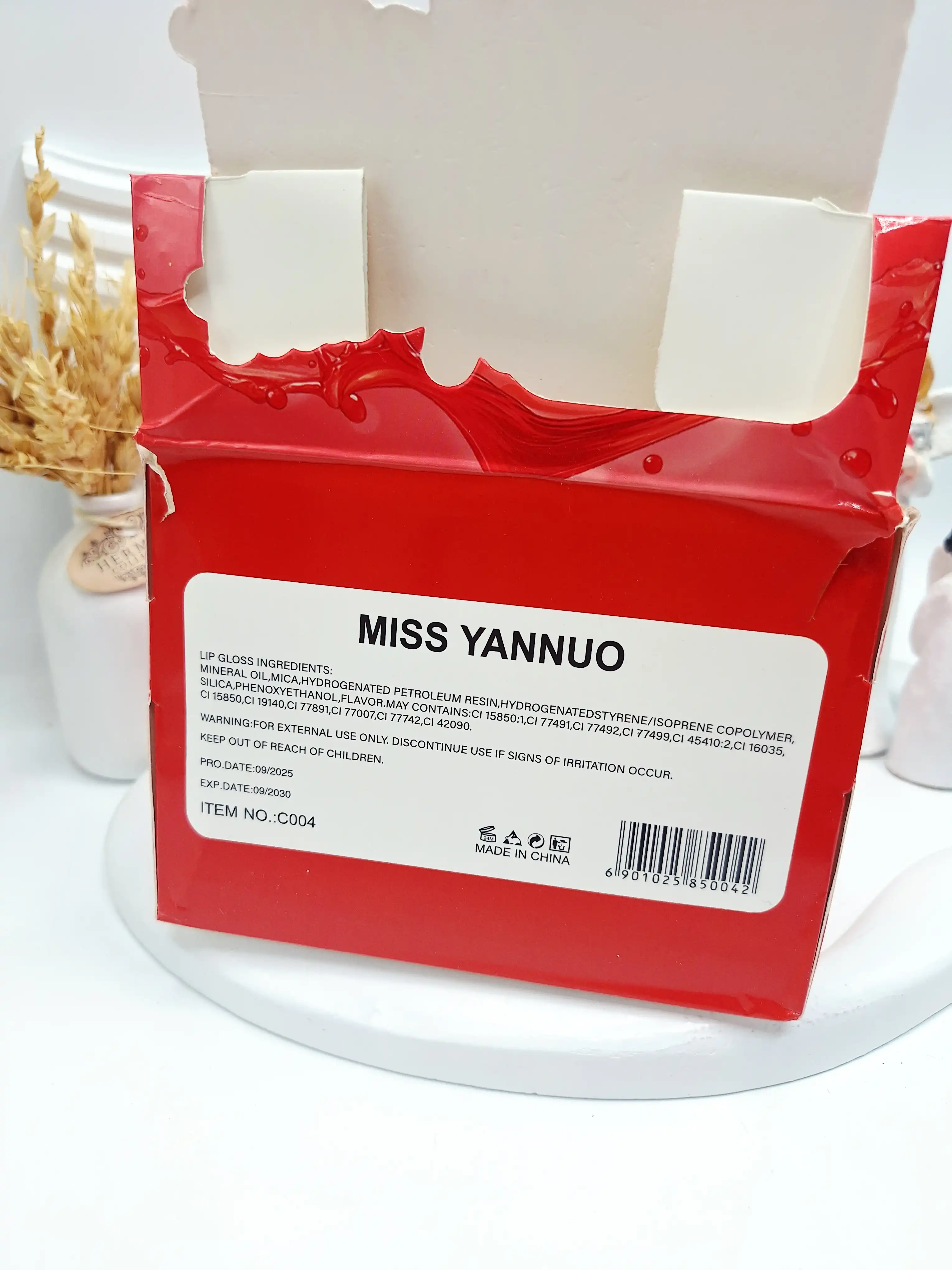 لیپ گلاس شاین دار گیلاسی برند MISS YANNUO کد 0042