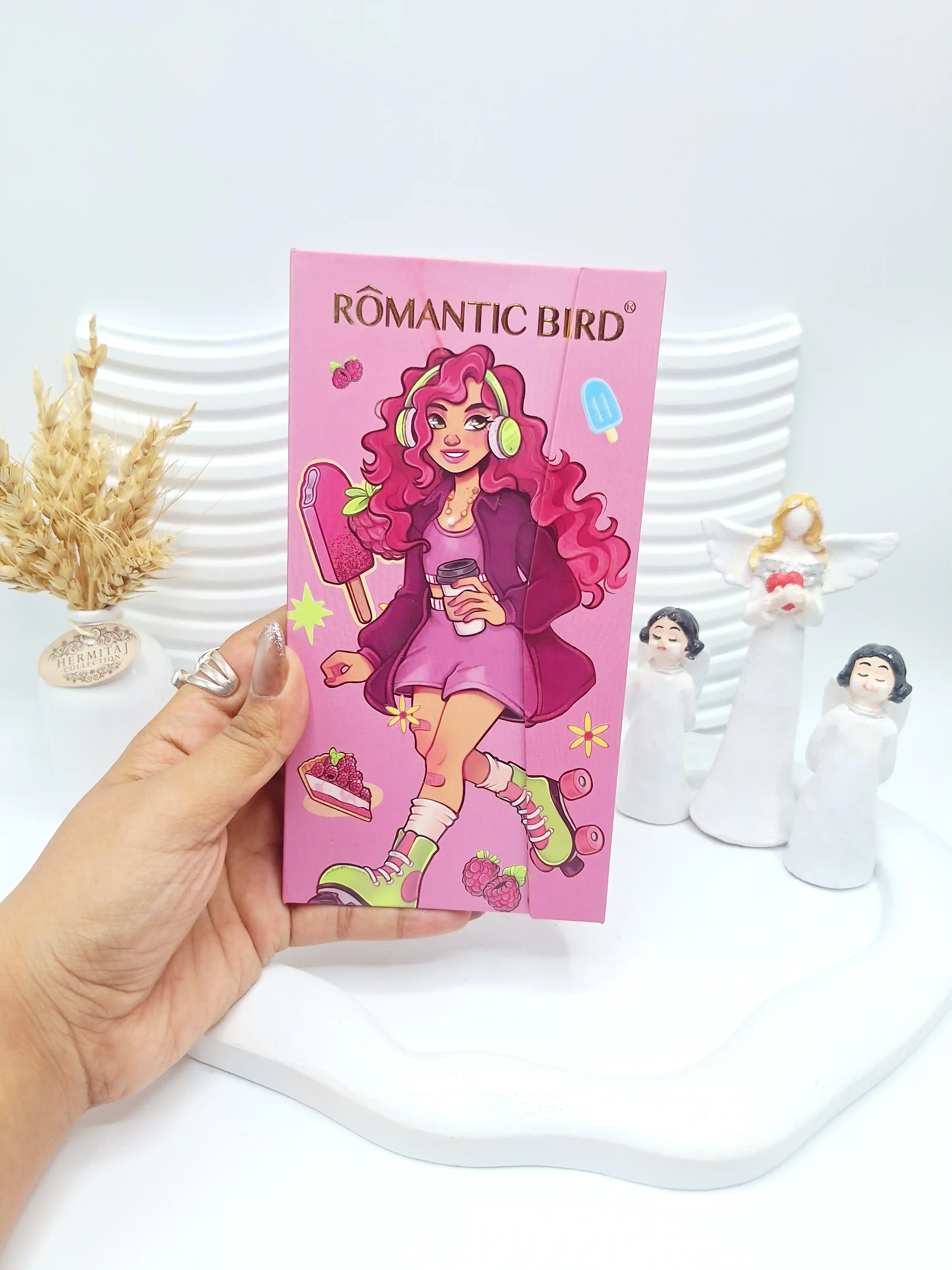 پالت همه کاره سایه طرح دختر زیبا برند ROMANTIC BIRD کد 8184