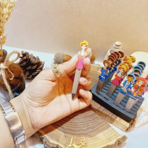 مشخصات سوهان ناخن استیل طرح عروسکی فنگ زی زی FANG ZIZI