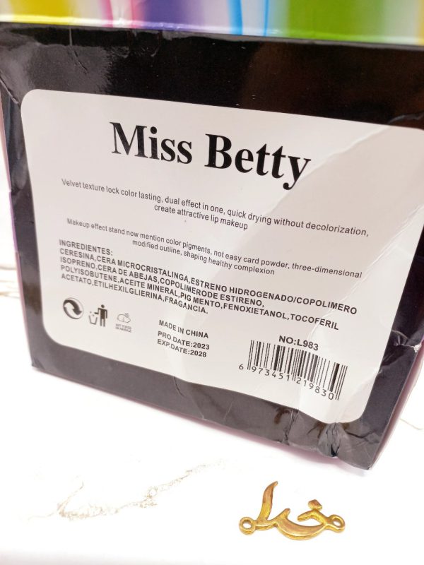 برق لب فانتزی طرح گوزن برند میس بیوتی Miss Betty کد L983 1