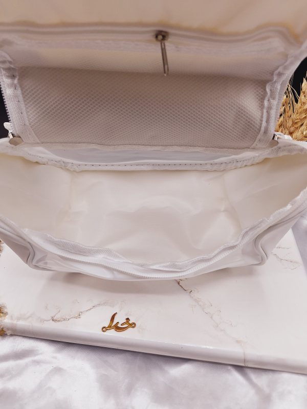 کیف آرایشی واشبگ بیضی سفید سایز بزرگ WASHBAG 4
