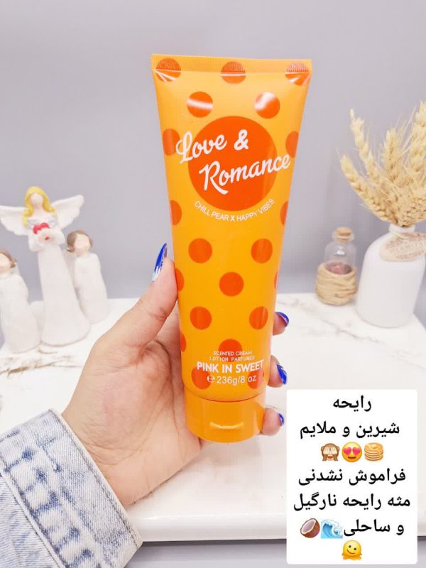 لوسیون عطری خال خالی فوق العاده خوشبو و آبرسان برند PINK IN SWEET حجم 236 گرم مدل Love & Romance کد 6375 1